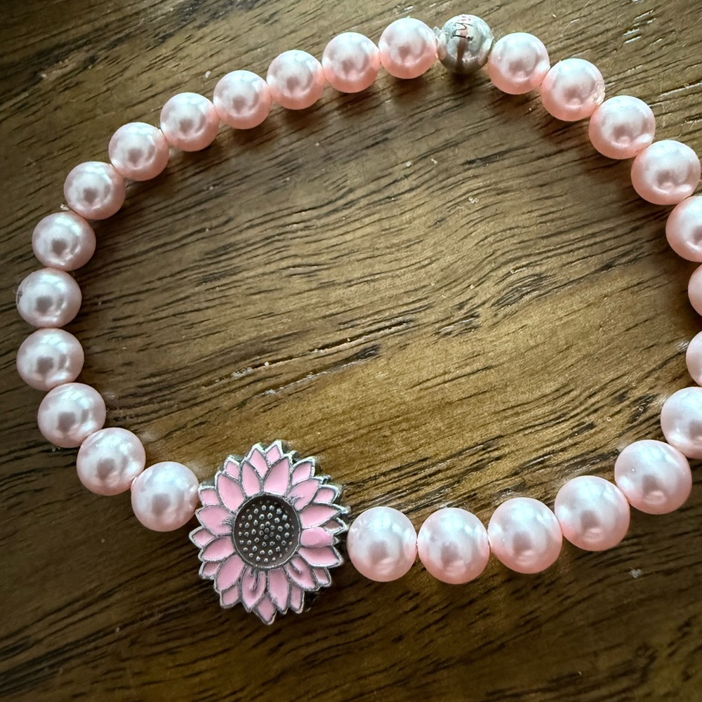Luca and Danni Pink Sunflower with Rosaline Pearls Stretch Bracelet. 